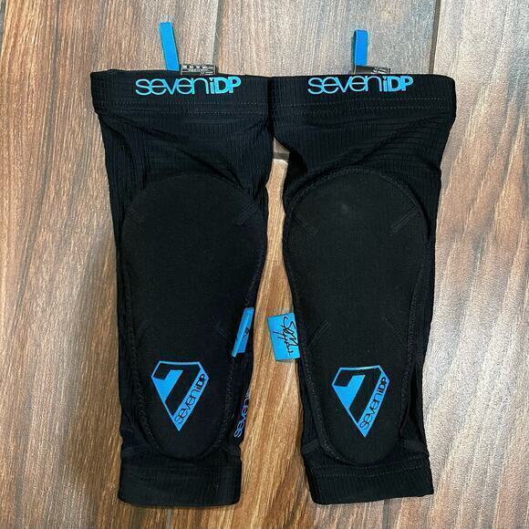 7iDP Sam Hill Lite Elbow Pads - Medium - Picture 2 of 6